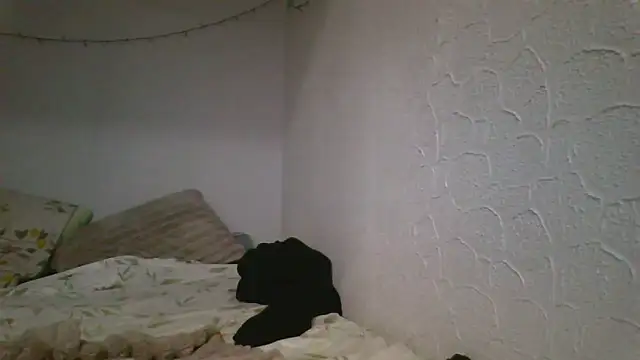 Snapshot of luna_tt chatting on 12.19.25 luna tt online show from 12.19.25