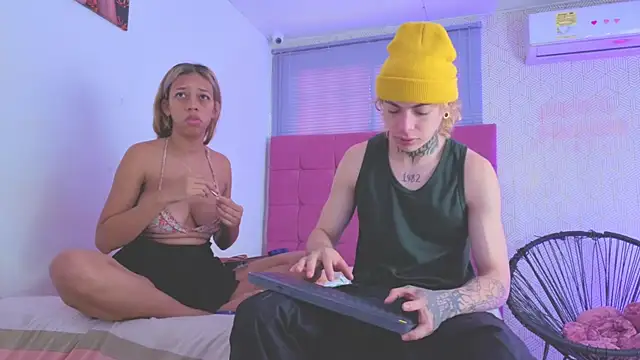 Snapshot of lily_and_wan chatting on 12.04.25 lily and wan online show from 12.04.25