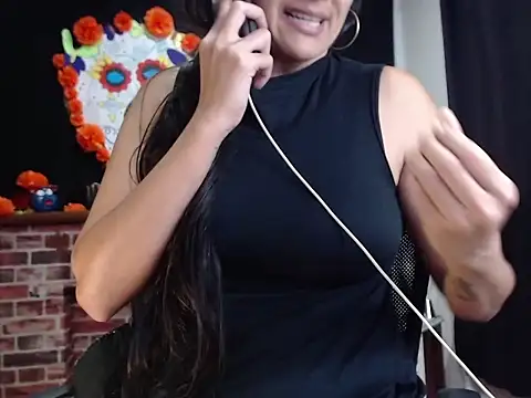 Lucyy Naugthy online show from 11.17.25