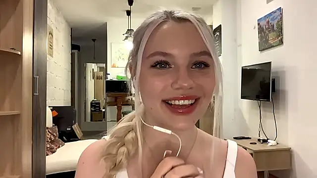 LupeLewitt online show from 10.29.25