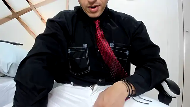 Snapshot of Justin_valverde chatting on 04.22.26 Justin valverde online show from 04.22.26