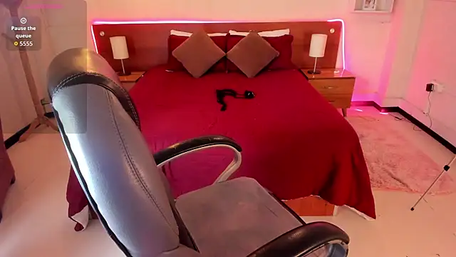 Snapshot of Cat__Moon__ chatting on 01.10.26 Cat Moon online show from 01.10.26