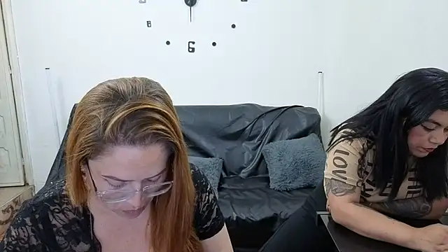 Snapshot of lesb_milf chatting on 04.21.26 lesb milf online show from 04.21.26