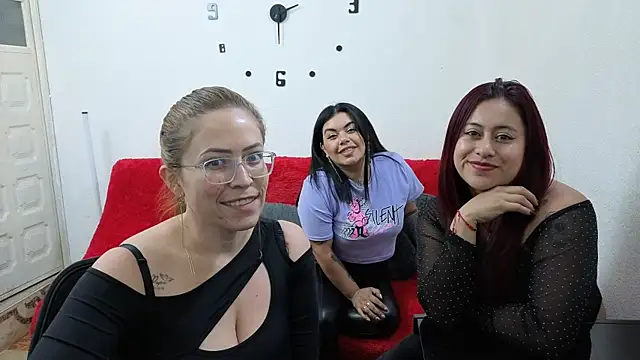 Snapshot of lesb_milf chatting on 04.22.26 lesb milf online show from 04.22.26