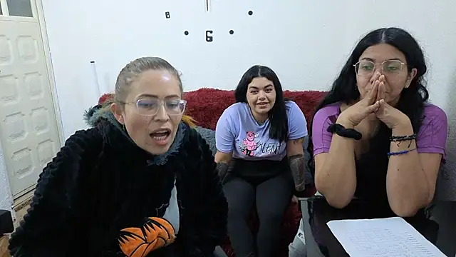 Snapshot of lesb_milf chatting on 06.11.26 lesb milf online show from 06.11.26