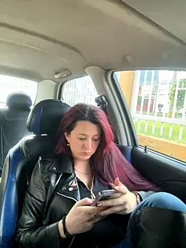 Snapshot of Zoe_fire chatting on 10.20.25 Zoe fire online show from 10.20.25