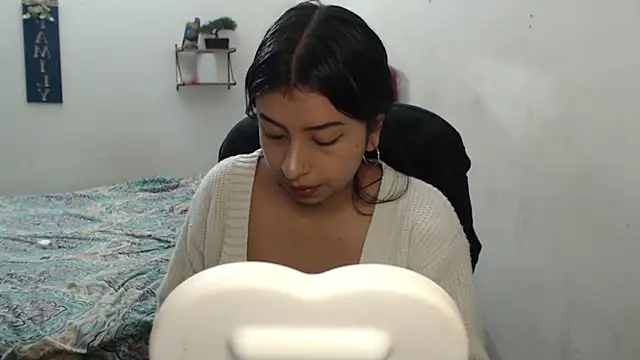 Lya Hall  online show from 02.05.26