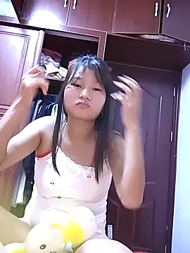 nghi-xinh online show from 10.21.25
