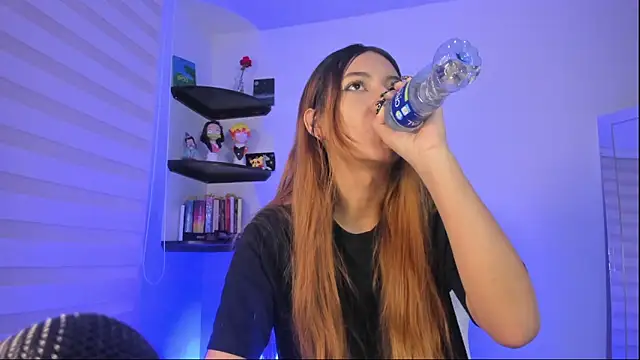 Snapshot of kittyrush_ chatting on 11.17.25 kittyrush online show from 11.17.25