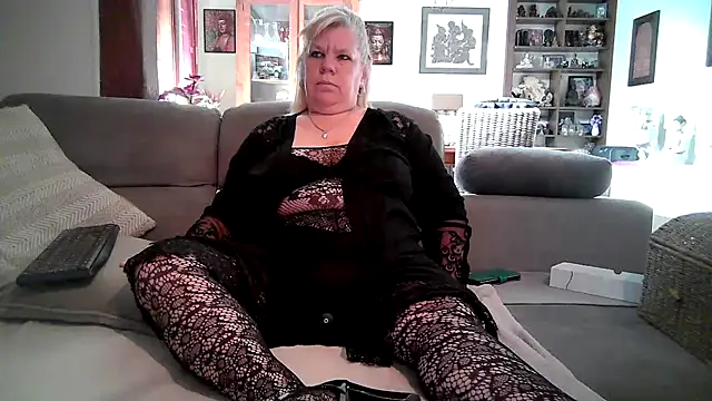Snapshot of Bouddha-Angel chatting on 04.30.26 Bouddha-Angel online show from 04.30.26