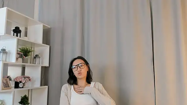 Snapshot of LorenaMarer chatting on 10.15.25 LorenaMarer online show from 10.15.25