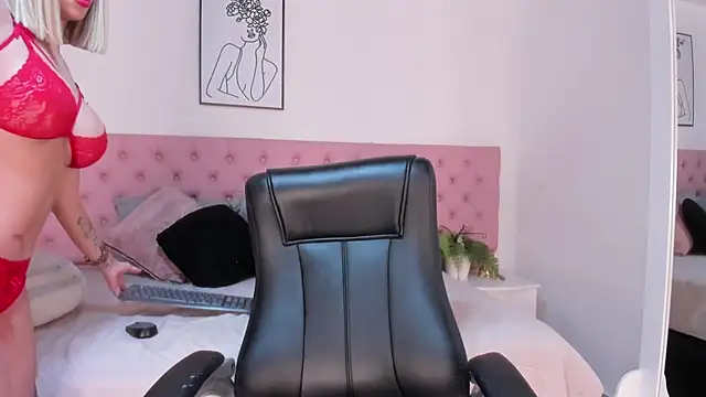 Snapshot of Hanna_Garciia chatting on 10.19.25 Hanna Garciia online show from 10.19.25