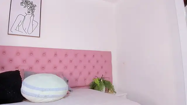 Snapshot of Hanna_Garciia chatting on 10.21.25 Hanna Garciia online show from 10.21.25