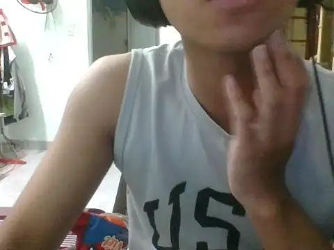 Snapshot of kave2033 chatting on 10.16.25 kave2033 online show from 10.16.25