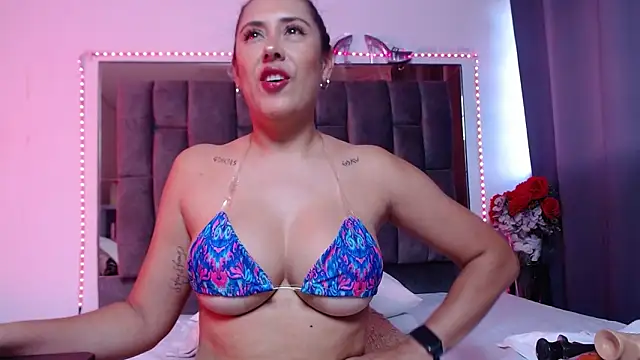 Snapshot of Salmma_Milf chatting on 05.07.26 Salmma Milf online show from 05.07.26