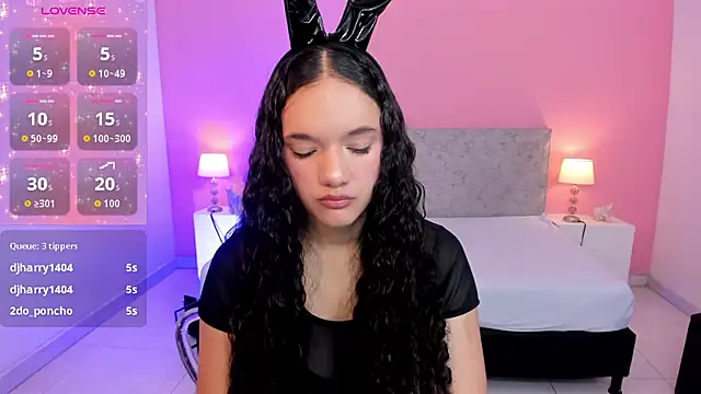 ZairaGlow online show from 10.17.25