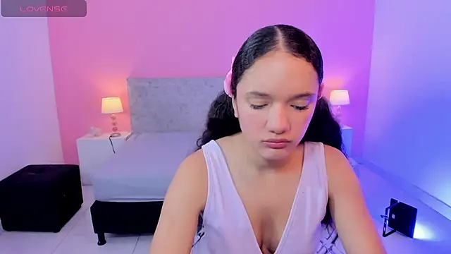 ZairaGlow online show from 10.24.25