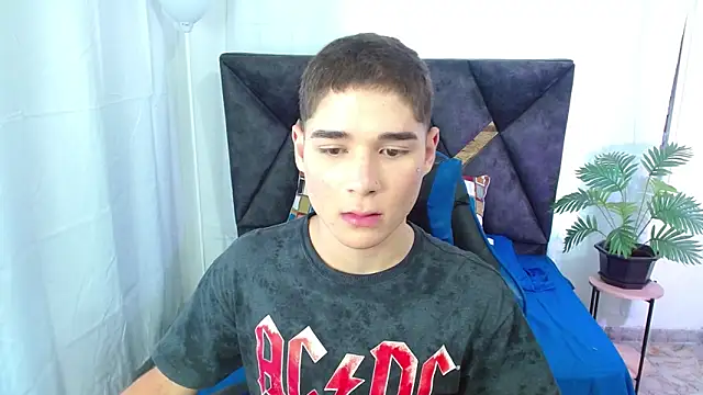 Snapshot of Mattass18 chatting on 10.16.25 Mattass18 online show from 10.16.25