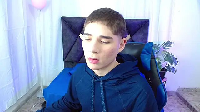 Snapshot of Mattass18 chatting on 10.28.25 Mattass18 online show from 10.28.25