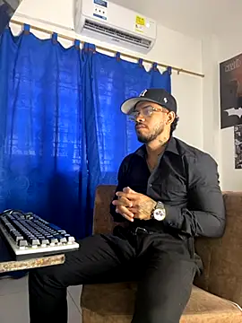 Kylian Alessandro online show from 10.27.25