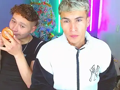 Snapshot of Latin_boysxxxx chatting on 11.08.25 Latin boysxxxx online show from 11.08.25