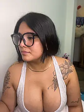 Snapshot of Mellani_luod chatting on 05.18.26 Mellani luod online show from 05.18.26