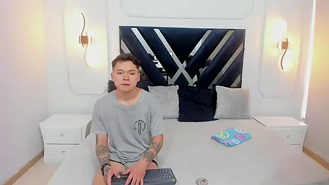 AnnieAndLeandro online show from 11.13.25