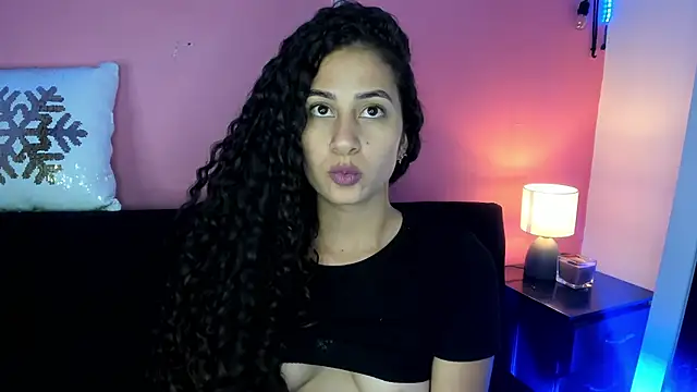 Snapshot of fernanda317 chatting on 11.20.25 fernanda317 online show from 11.20.25