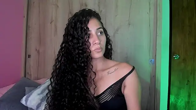 Snapshot of fernanda317 chatting on 04.15.26 fernanda317 online show from 04.15.26