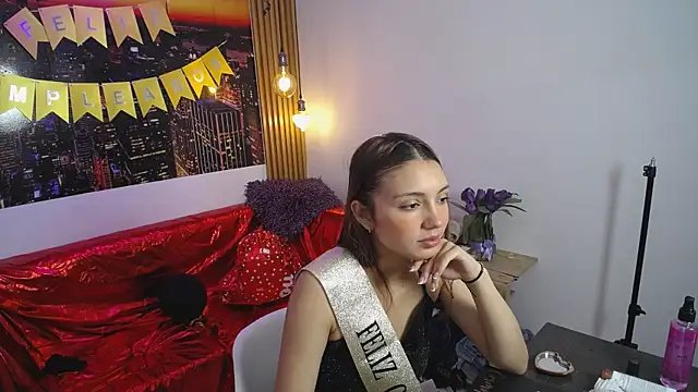 Arianaa Toro online show from 10.17.25