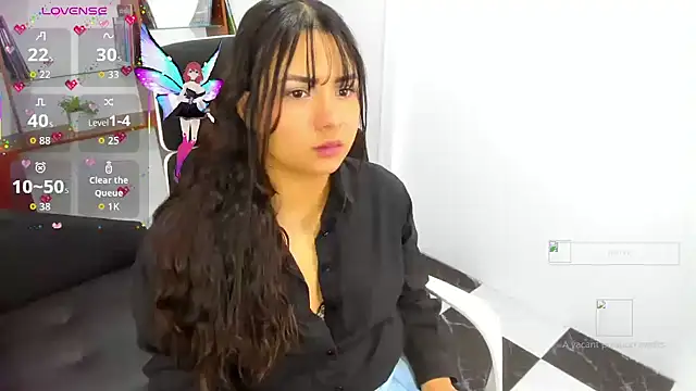 Snapshot of OrianaGarcia69 chatting on 10.17.25 OrianaGarcia69 online show from 10.17.25