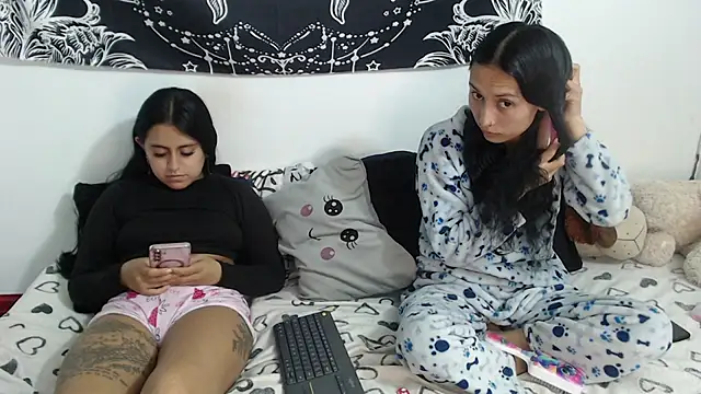 Snapshot of abby_n_emily chatting on 04.29.26 abby n emily online show from 04.29.26