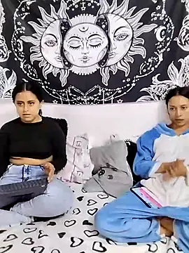 Snapshot of abby_n_emily chatting on 05.01.26 abby n emily online show from 05.01.26