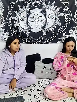 Snapshot of abby_n_emily chatting on 05.12.26 abby n emily online show from 05.12.26
