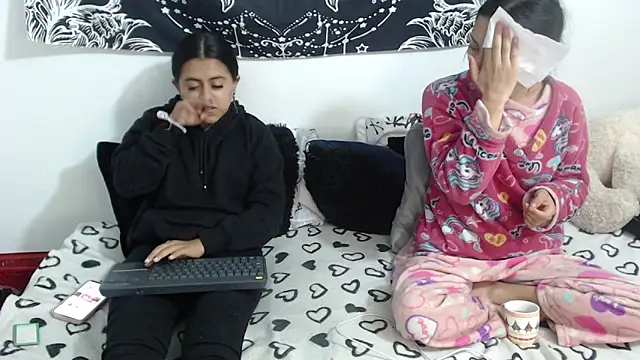 Snapshot of abby_n_emily chatting on 05.16.26 abby n emily online show from 05.16.26