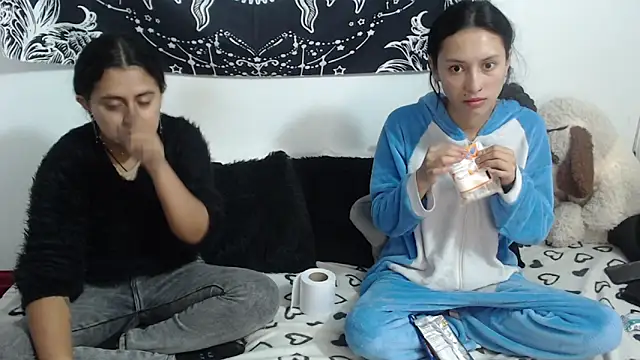 Snapshot of abby_n_emily chatting on 05.20.26 abby n emily online show from 05.20.26