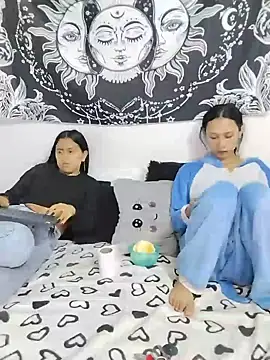 Snapshot of abby_n_emily chatting on 05.21.26 abby n emily online show from 05.21.26