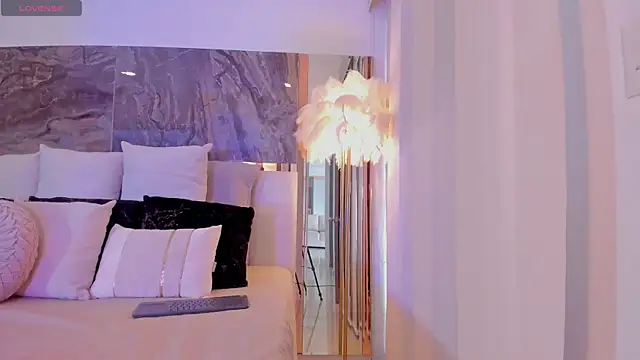 Rashel Frost  online show from 11.10.25