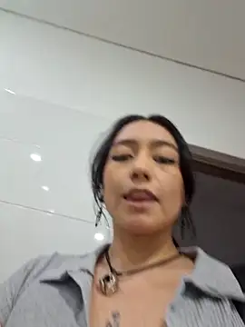 EvelynCrow  online show from 10.16.25