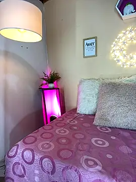 Meggie  online show from 11.12.25