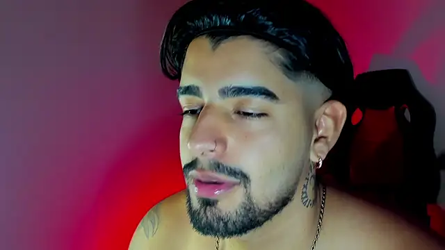 Snapshot of maximo_black_ chatting on 10.25.25 maximo black  online show from 10.25.25