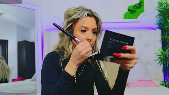 Snapshot of AriannaSins chatting on 01.07.25 AriannaSins online show from 01.07.25