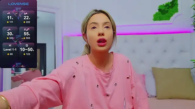 Snapshot of AriannaSins chatting on 01.13.25 AriannaSins online show from 01.13.25