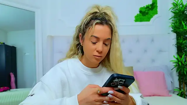 Snapshot of AriannaSins chatting on 01.21.25 AriannaSins online show from 01.21.25