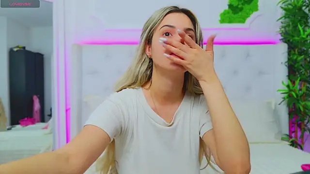 Snapshot of AriannaSins chatting on 01.29.25 AriannaSins online show from 01.29.25