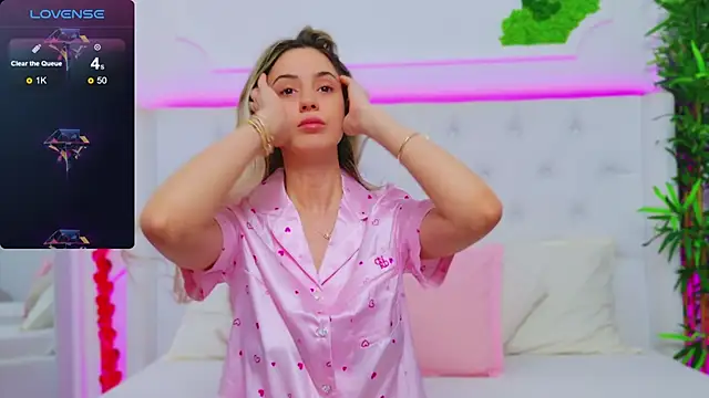 Snapshot of AriannaSins chatting on 02.12.25 AriannaSins online show from 02.12.25