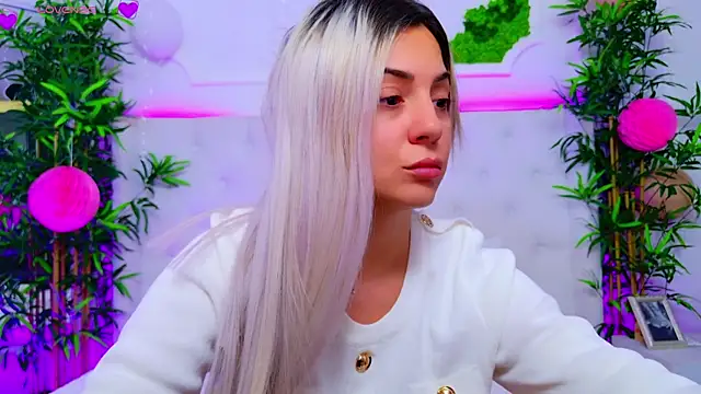 Snapshot of AriannaSins chatting on 09.19.25 AriannaSins online show from 09.19.25