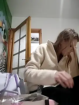 Snapshot of SandyCassie chatting on 12.21.25 SandyCassie online show from 12.21.25