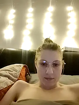 Snapshot of SandyCassie chatting on 01.12.26 SandyCassie online show from 01.12.26