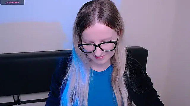 AllaLeomz online show from 10.28.25